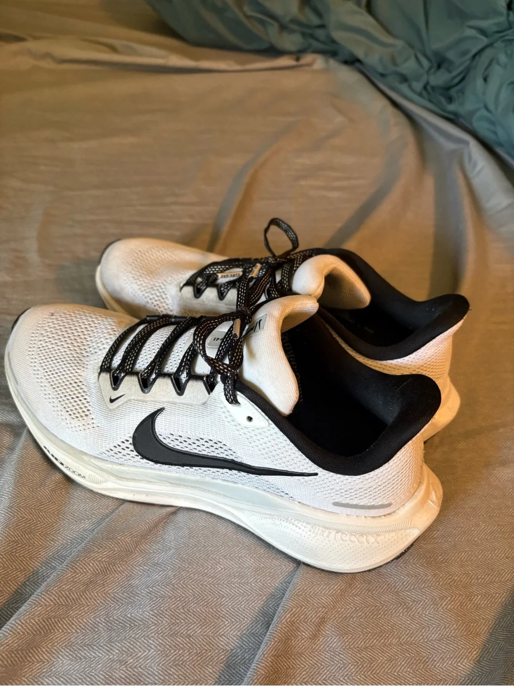 Nike Men's White and Black Running Shoes